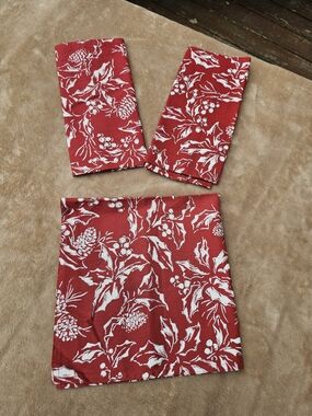 Ralph Lauren Holiday Dinner Napkins.  Set of Three.